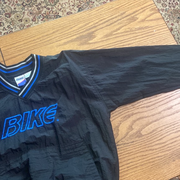 Bike Nylon Water-Resistant Jacket - Picture 4 of 4